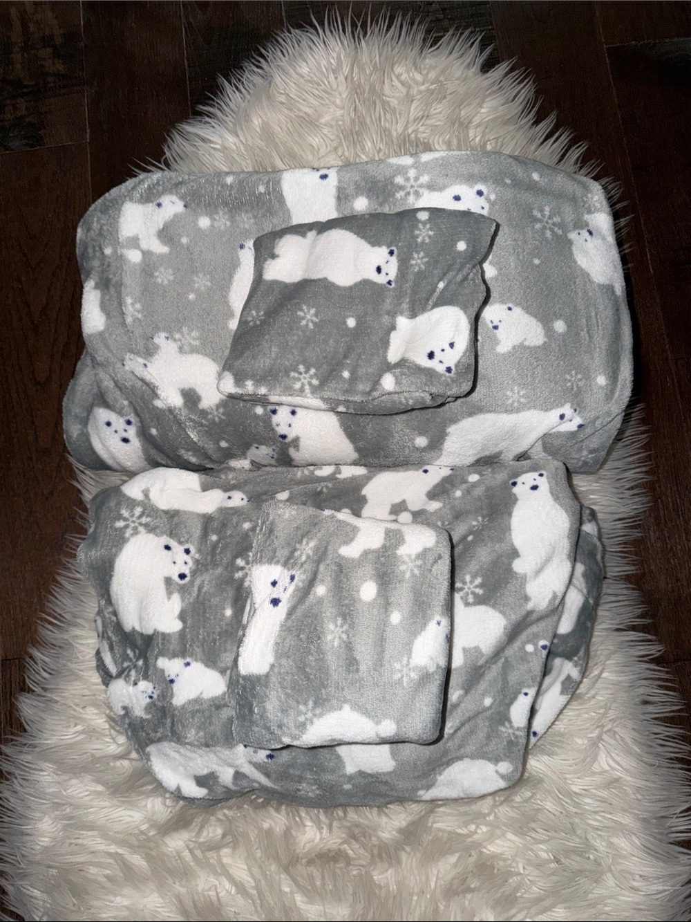 Great Bay Home Plush White & Gray Polar Bear Velvet Luxe Bedding Set